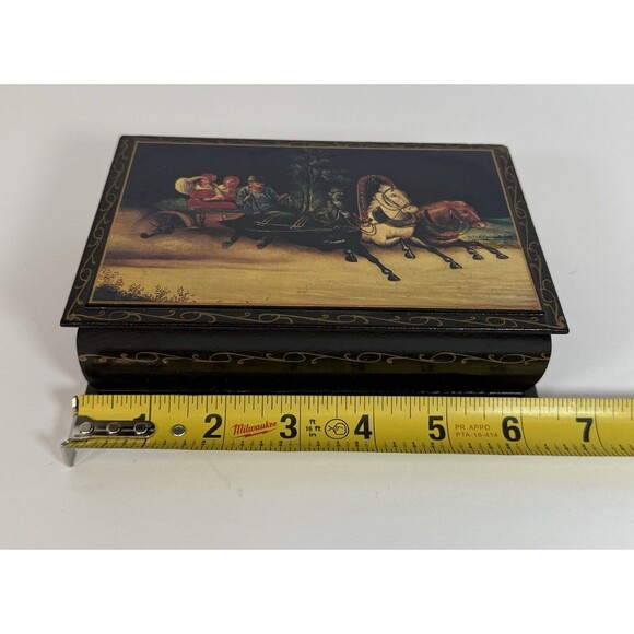 Russian lacquer box featuring a‎ "Troika" scene. Trinket / Jewelry Box - Picture 8 of 11